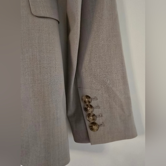 Gray jacket - Picture 7 of 7